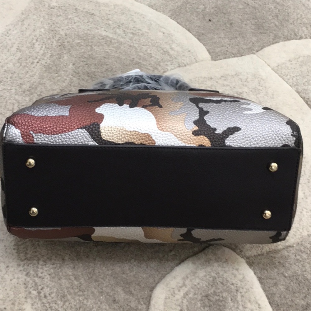 Camouflage Purse with detachable strap - Picture 8 of 8